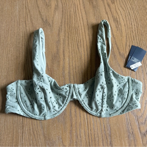 Abercrombie & Fitch Eyelet Underwire Bikini Top - Picture 2 of 3
